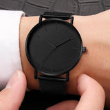 1pc Men Black Zinc Alloy Strap Fashion Round Dial Quartz Watch